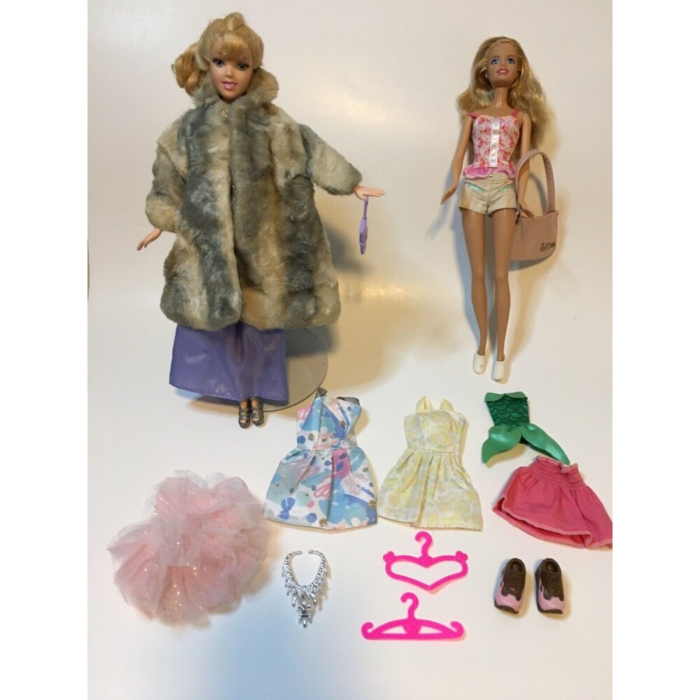 VTG Barbie Faux Fur 2 Dolls 1 Doll Stand 17pc clothing accessories Lot K
